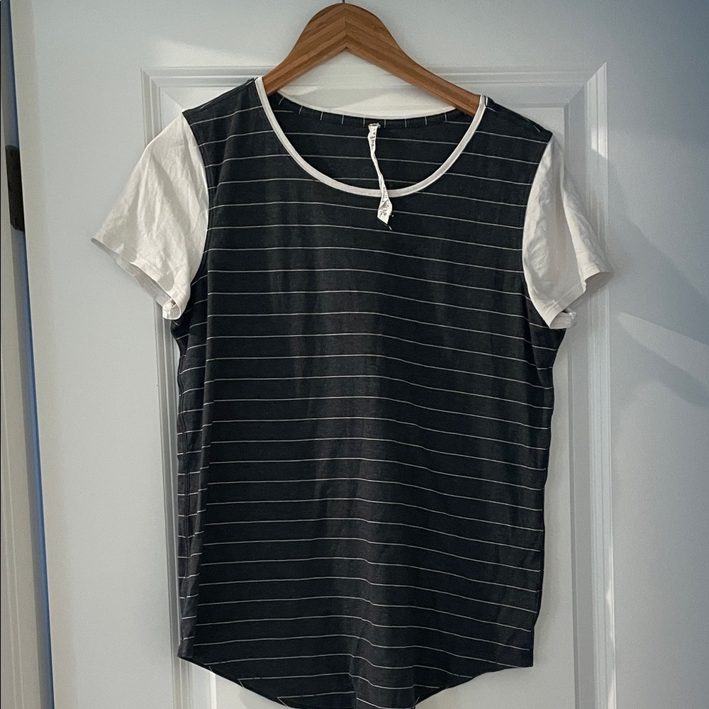 Lululemon gray and white striped tee size 8